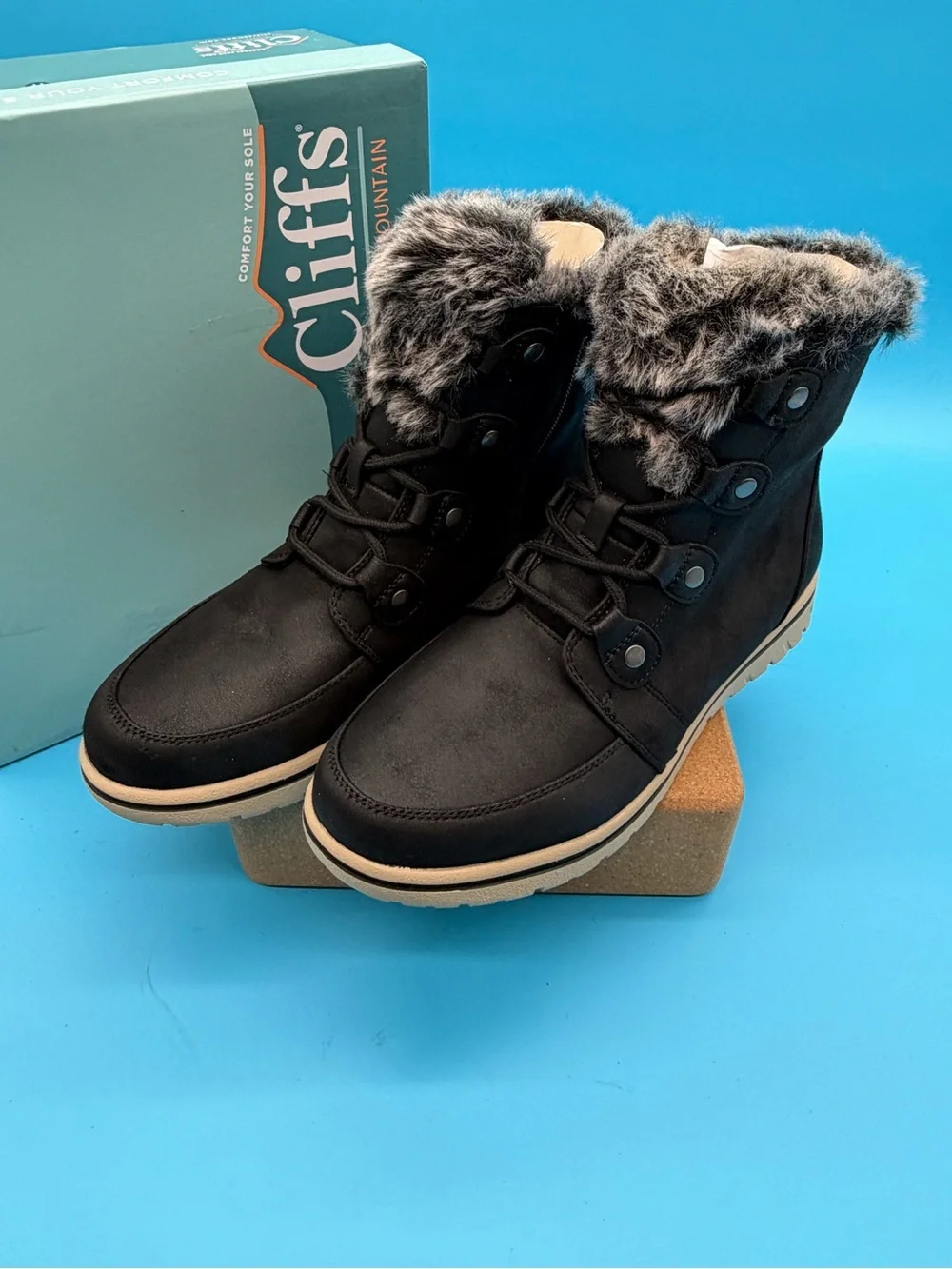 Cliffs by WHITE MOUNTAIN Black Winter Lace-Up Boots Faux Fur Trim Womens 10